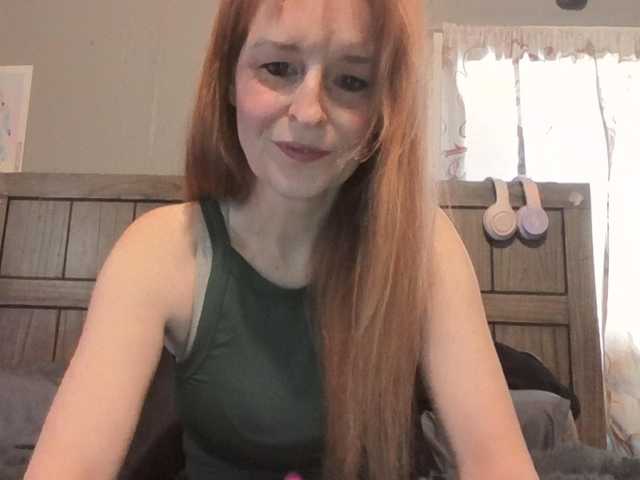 Pizzedwife's BongaCams show and profile