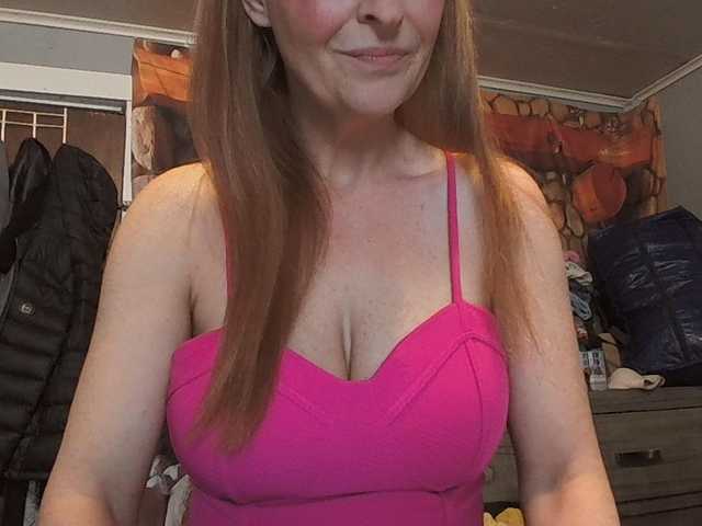 Pizzedwife's BongaCams show and profile