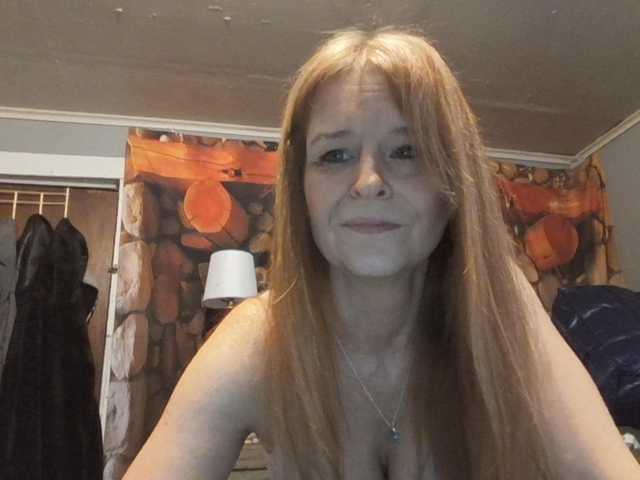 Pizzedwife's BongaCams show and profile