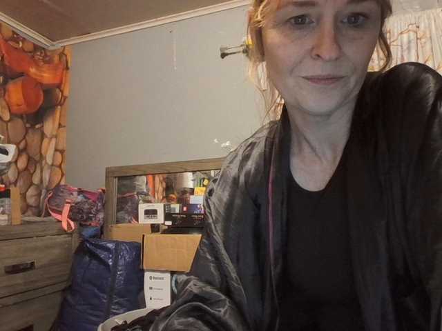 Pizzedwife's BongaCams show and profile