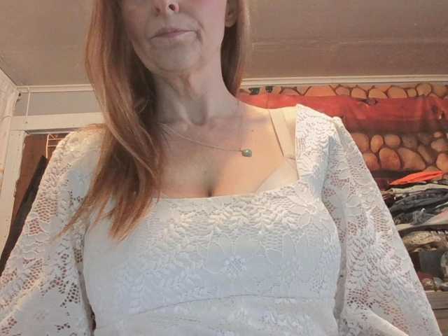 Pizzedwife's BongaCams show and profile