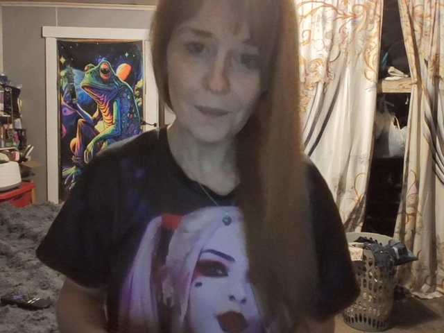 Pizzedwife's BongaCams show and profile