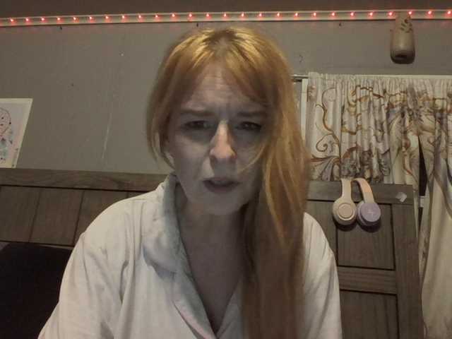 Pizzedwife's BongaCams show and profile