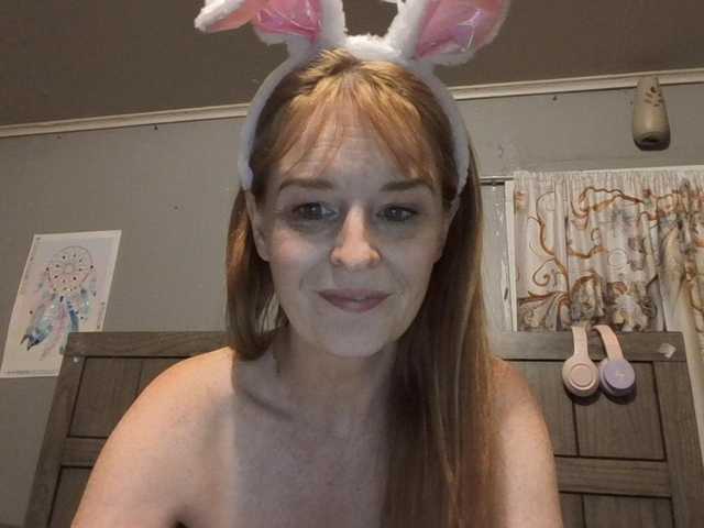 Pizzedwife's BongaCams show and profile