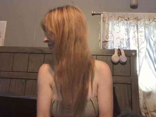 Pizzedwife Live Webcam on BongaCams