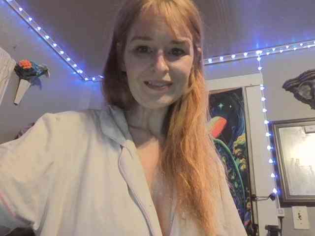 Pizzedwife Live Webcam on BongaCams