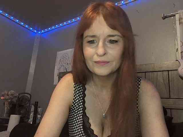 Pizzedwife webcam
