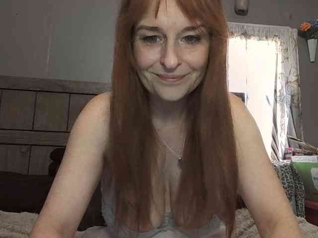 Pizzedwife webcam