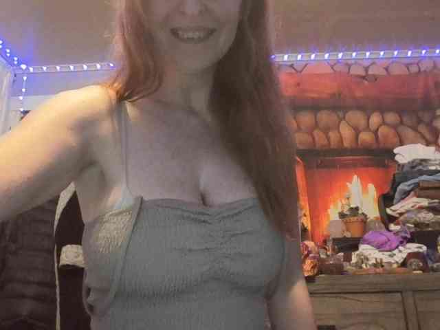 Pizzedwife Live Webcam on BongaCams