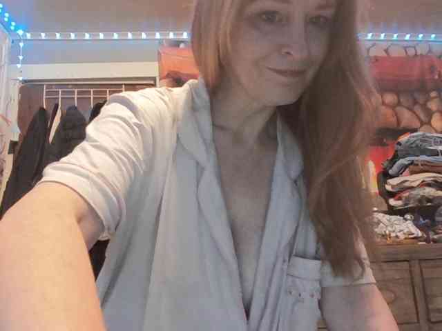 Pizzedwife Live Webcam on BongaCams