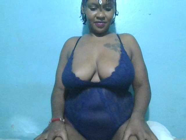 Whiteluna-04 Live Cam on BongaCams