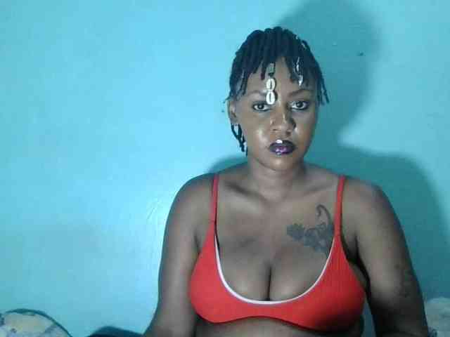 Whiteluna-04 Live Webcam on BongaCams