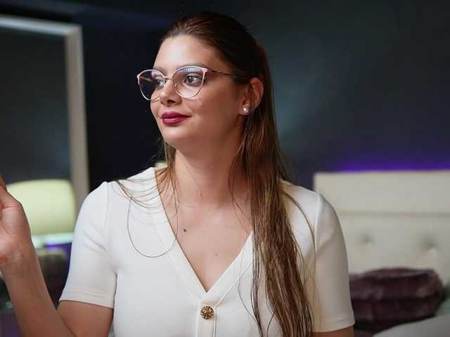 le modèle JessicaJupiter est en webcam porno dans un show sur le site bongacams, il possède les tags suivants: White/Caucasian,Brunette,Shaved