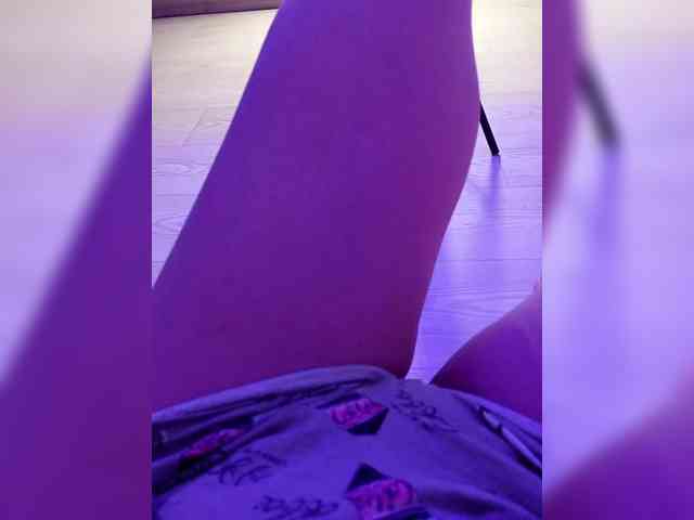 DevitivostayLisa webcam