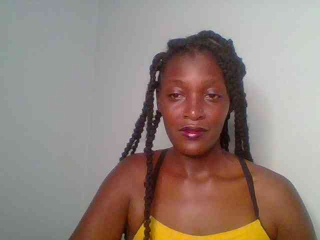 Chocolate-saucy Live Webcam on BongaCams