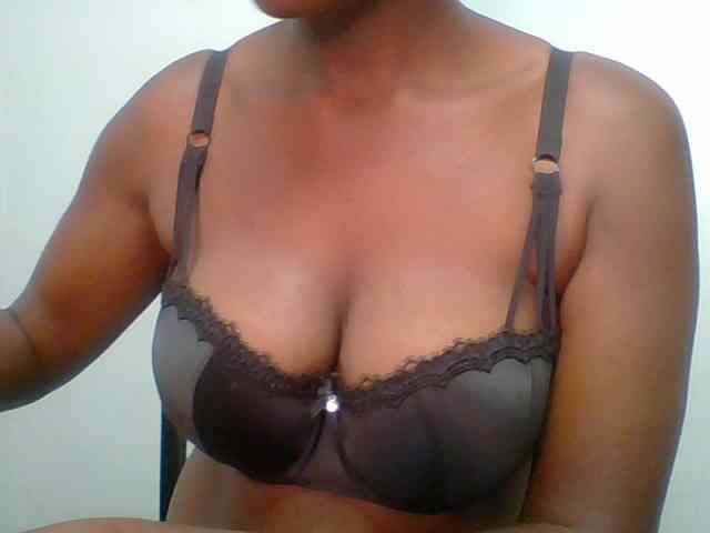 Chocolate-saucy webcam