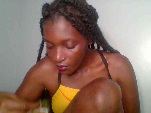 Chocolate-saucy Live Webcam on BongaCams