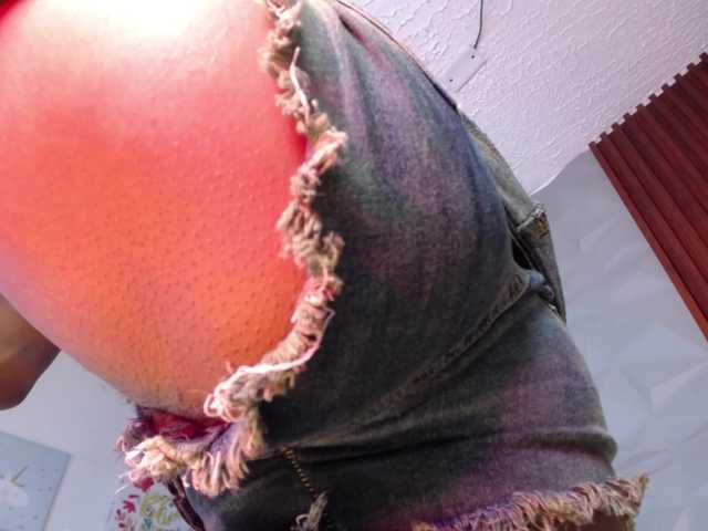 Sofi-Thomas's BongaCams show and profile