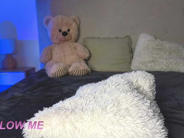 A-R-T-A1's BongaCams show and profile