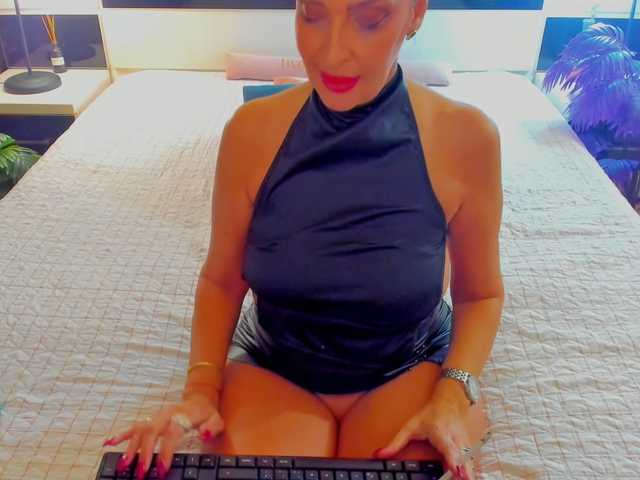 shanon4u's BongaCams show and profile