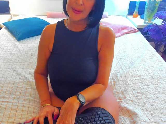 shanon4u's BongaCams show and profile