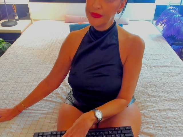 shanon4u's BongaCams show and profile