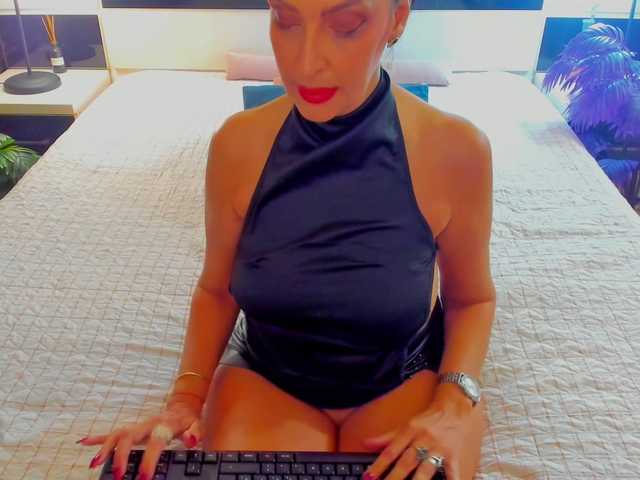 shanon4u's BongaCams show and profile