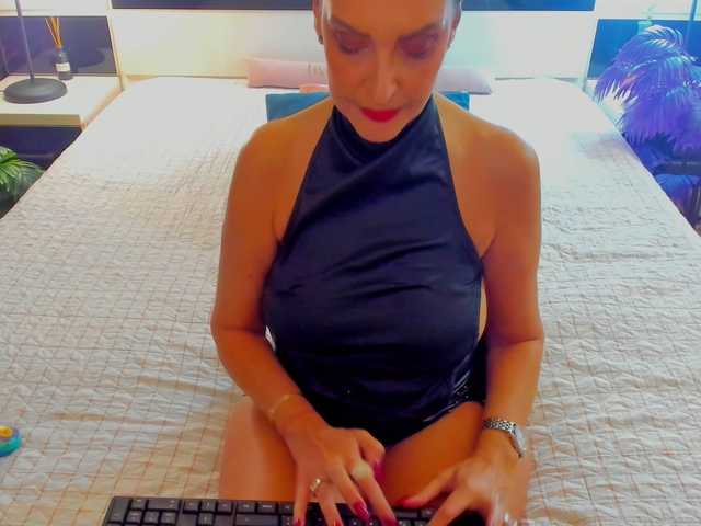 shanon4u's BongaCams show and profile