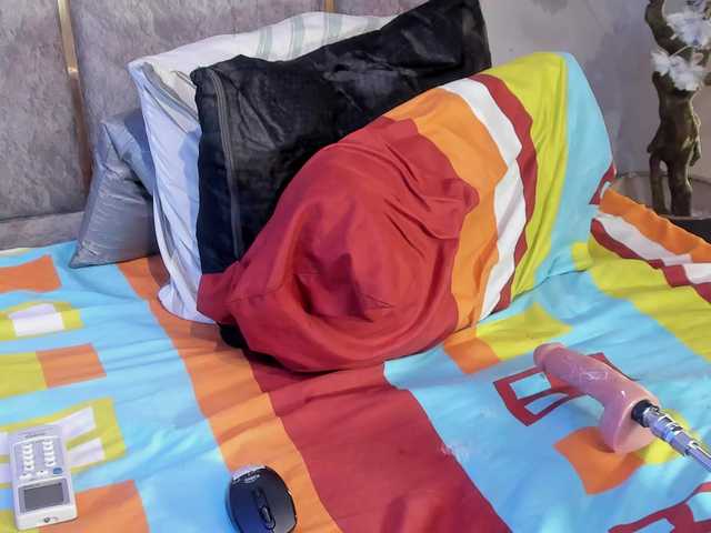 Haileysans webcam bongacams model stream image