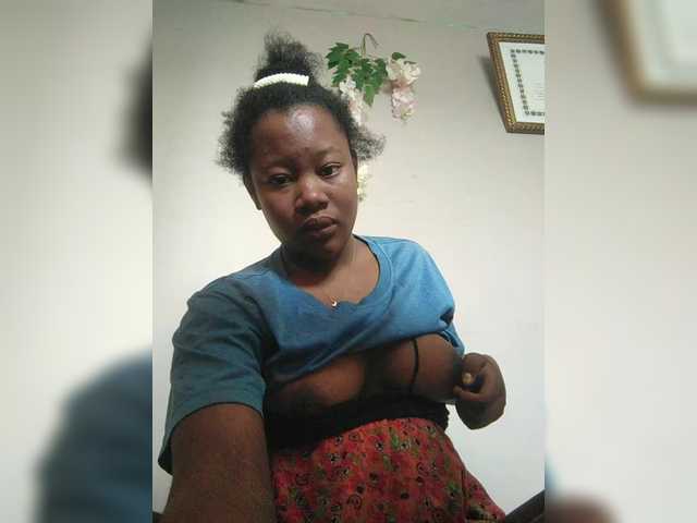 le modèle Miorac est en webcam porno dans un show sur le site bongacams, il possède les tags suivants: Ebony,Brunette,Trimmed