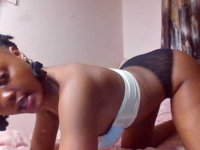 Profile and Statistics for PrettyElle on BongaCams