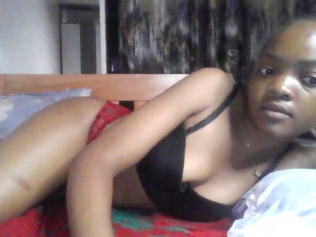 PrettyElle broadcasting live