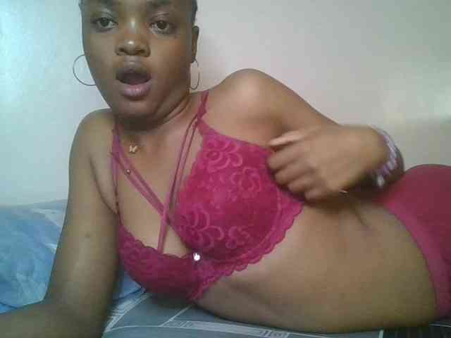 PrettyElle Live Webcam on BongaCams