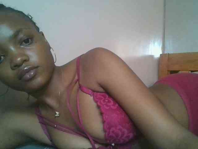 PrettyElle Live Webcam on BongaCams