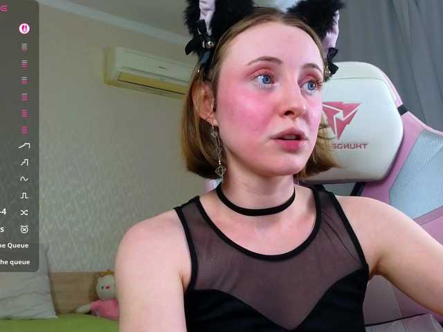 le modèle Adelina-Cowell est en webcam porno dans un show sur le site bongacams, il possède les tags suivants: White/Caucasian,Blonde,Shaved