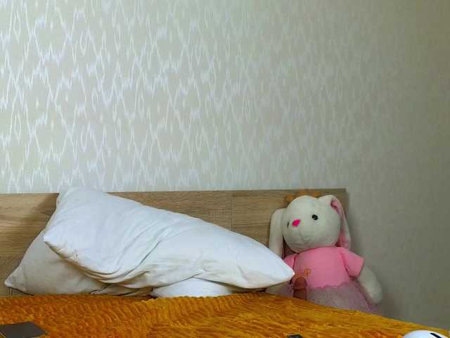 Adelina-Cowell's BongaCams show and profile