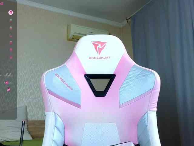 Adelina-Cowell webcam