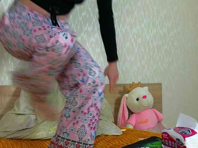 Adelina-Cowell webcam