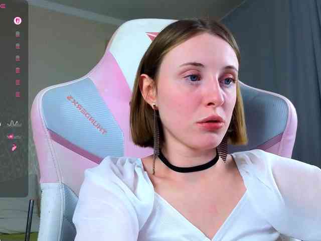 Adelina-Cowell webcam