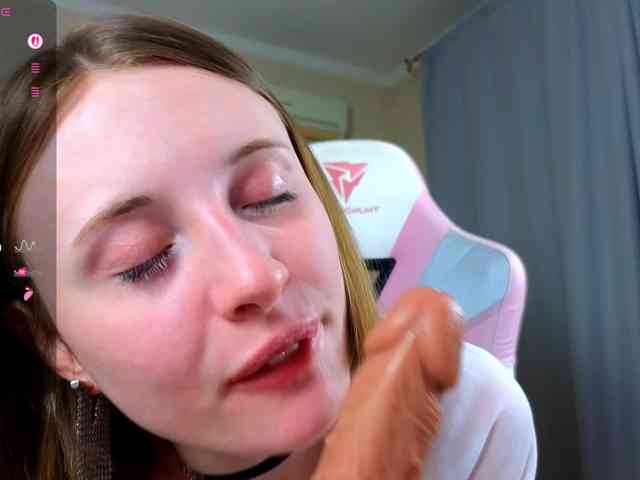 Adelina-Cowell webcam