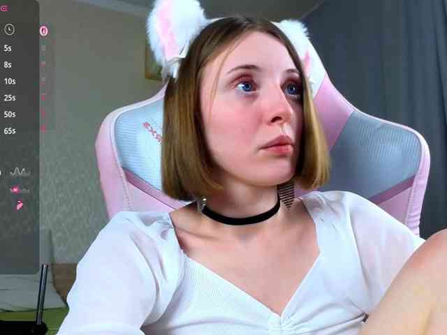 Adelina-Cowell webcam