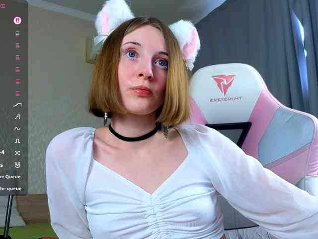 Adelina-Cowell webcam