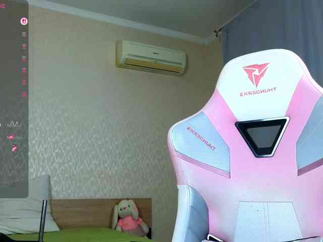 Adelina-Cowell webcam