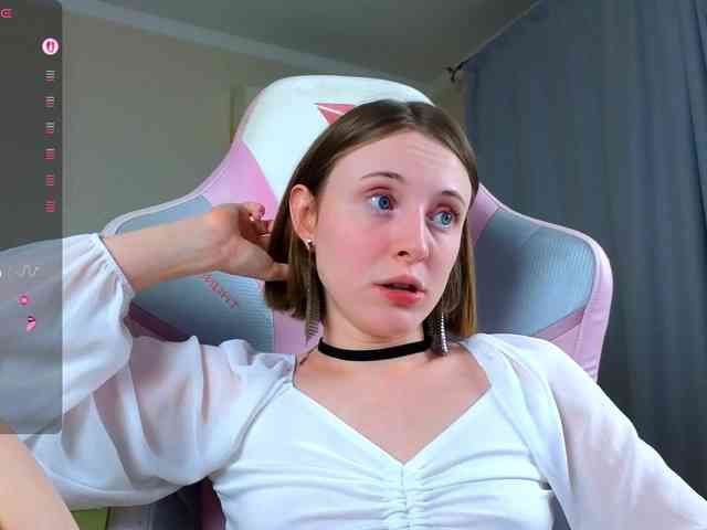 Adelina-Cowell webcam