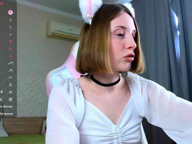 Adelina-Cowell webcam