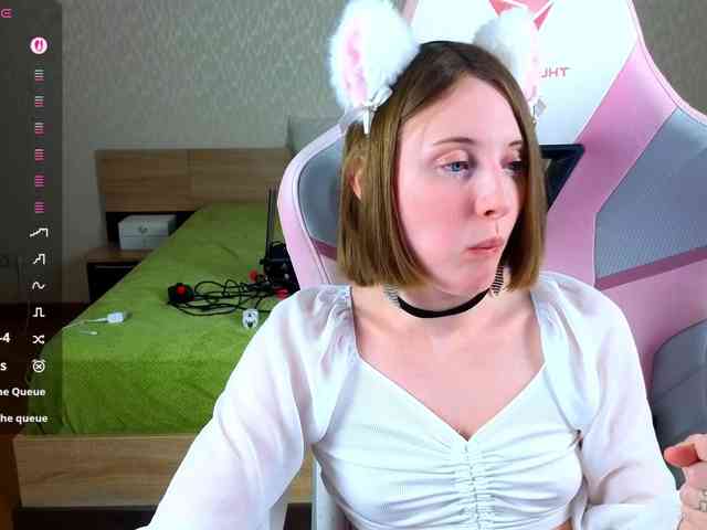 Adelina-Cowell webcam