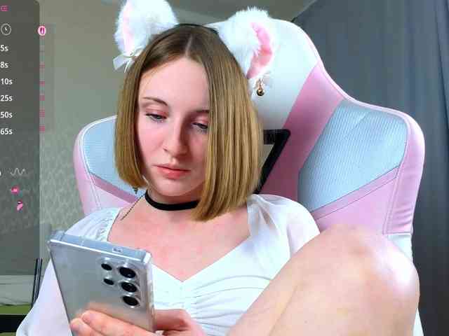 Adelina-Cowell webcam