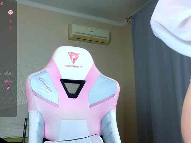 Adelina-Cowell webcam