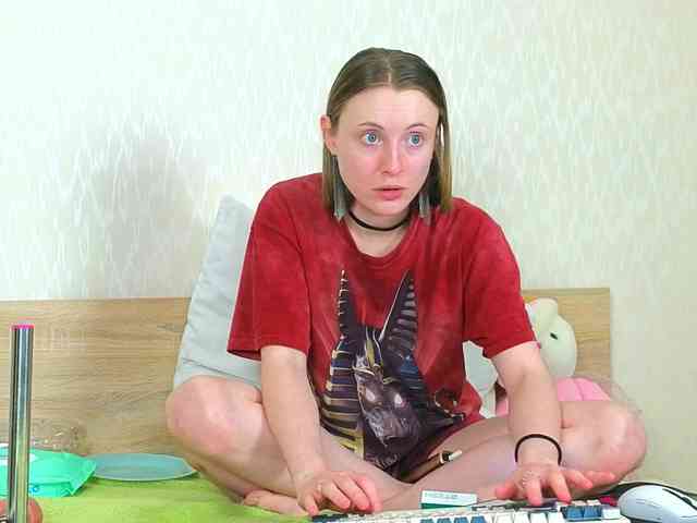 Adelina-Cowell webcam