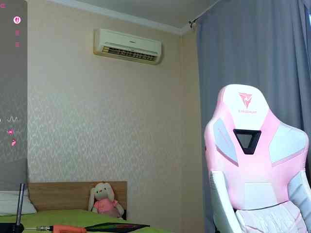 Adelina-Cowell webcam